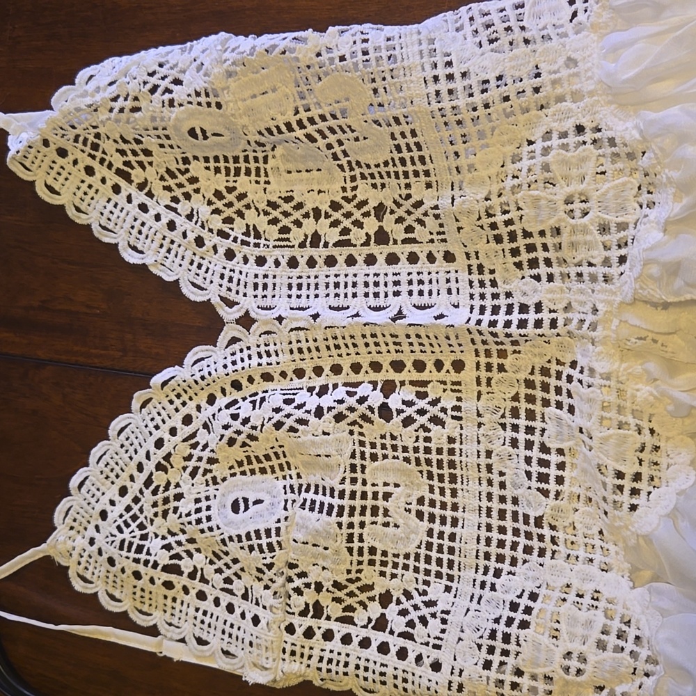 Elegant White Lace Dress - Picture 2 of 4
